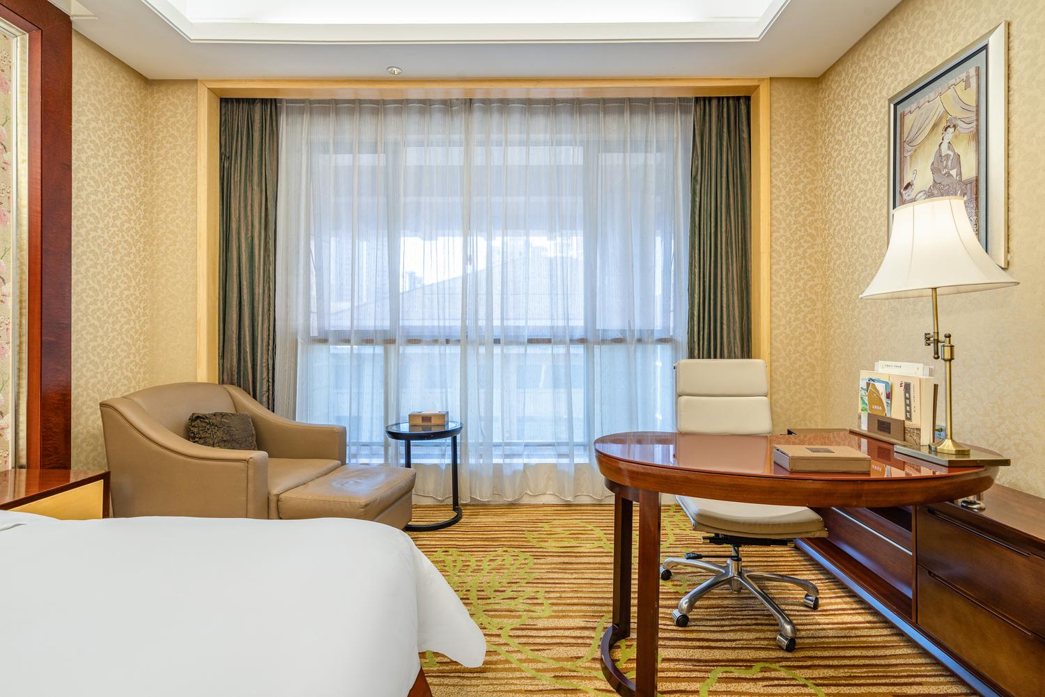 River & Holiday Grand Rezen Hotel Yunyang - Tap to explore photos