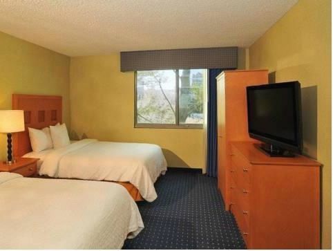 Embassy Suites by Hilton Walnut Creek - Tap to explore photos