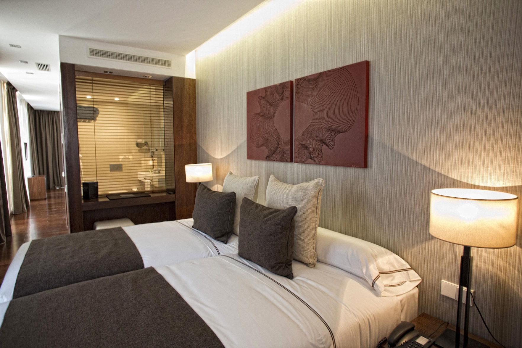 Hotel Carris Porto Ribeira - Tap to explore photos