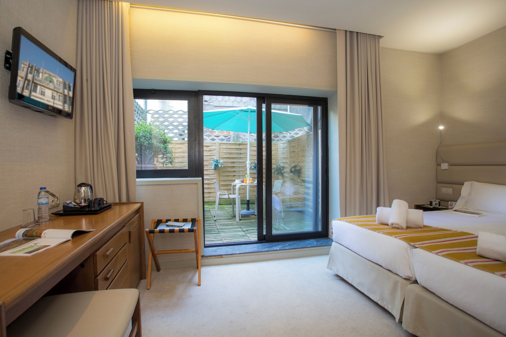 Casual Inca Porto Hotel by Casual Hoteles - Tap to explore photos