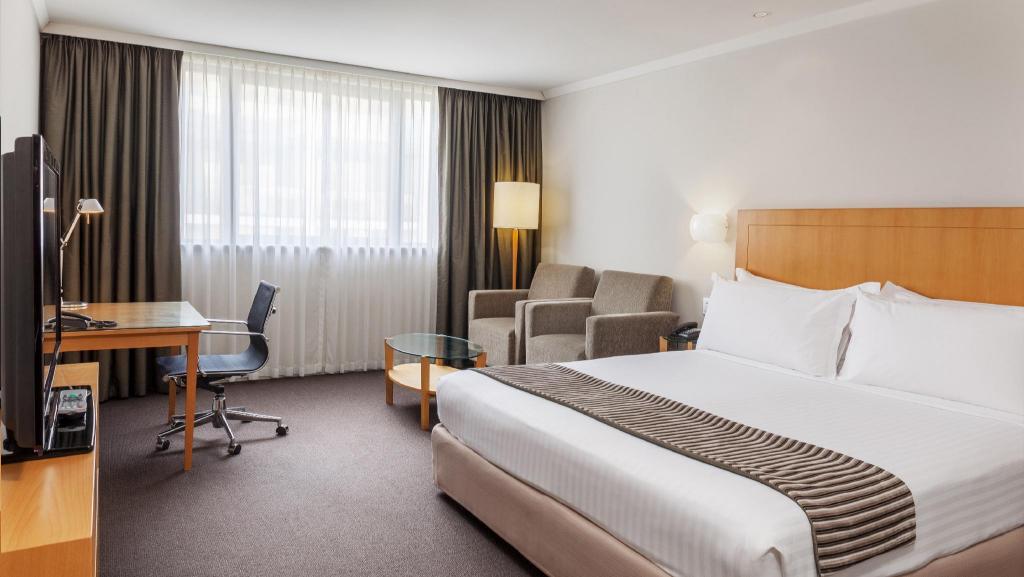 Crowne Plaza PERTH - Tap to explore photos