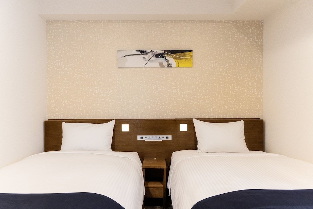 Room:1000px
