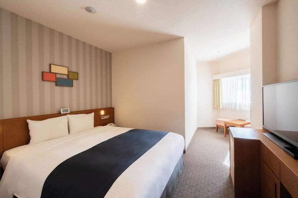 Room:1000px