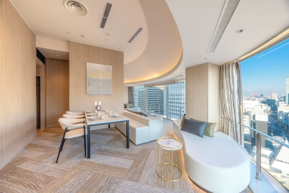 Room:1000px