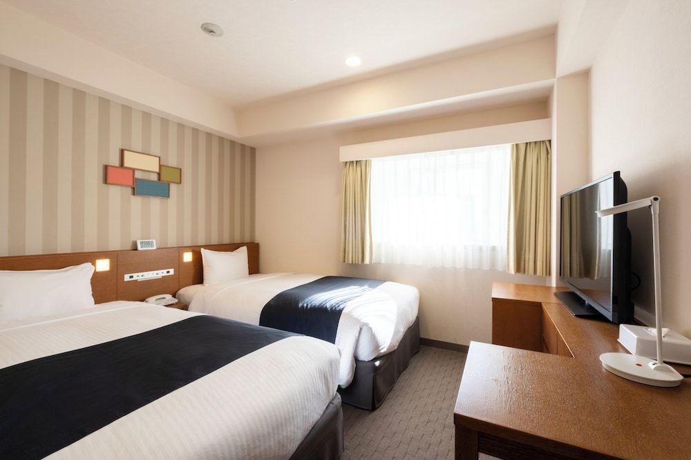 Room:1000px