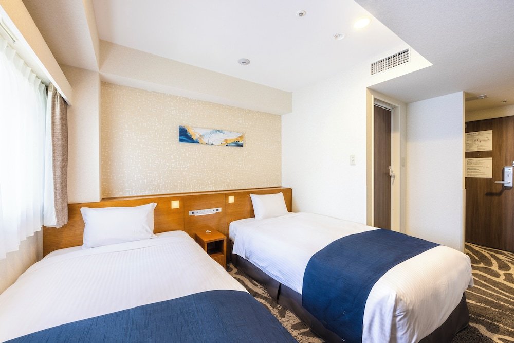 Room:1000px