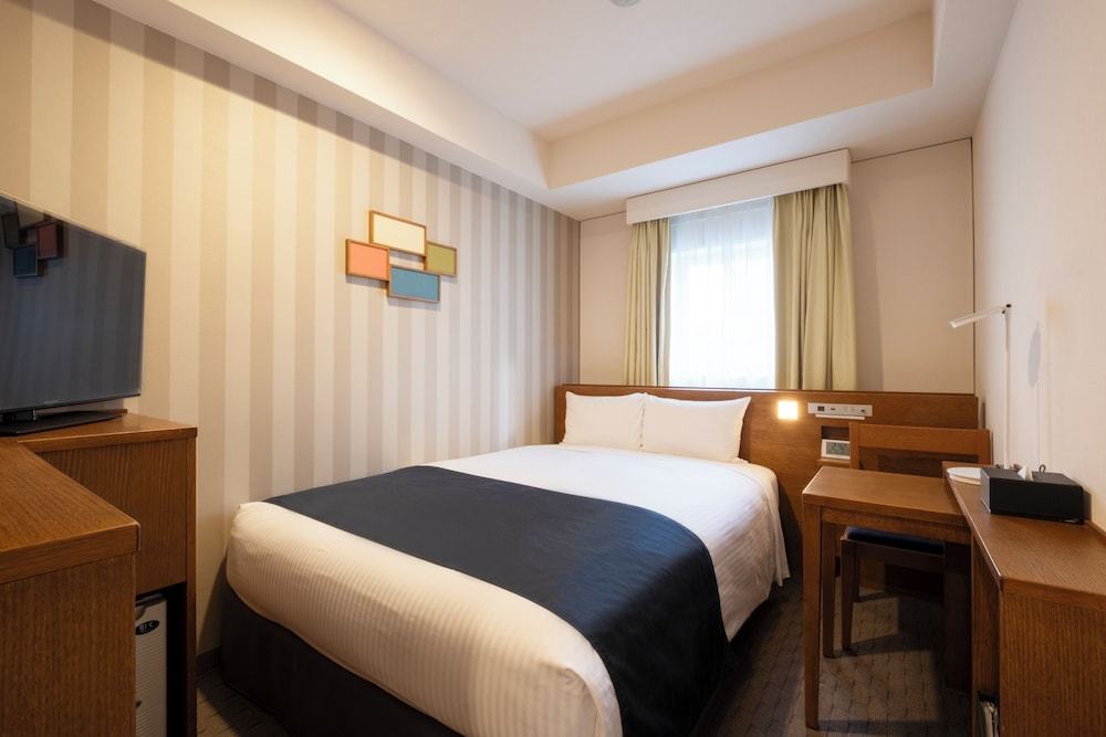 Room:1000px