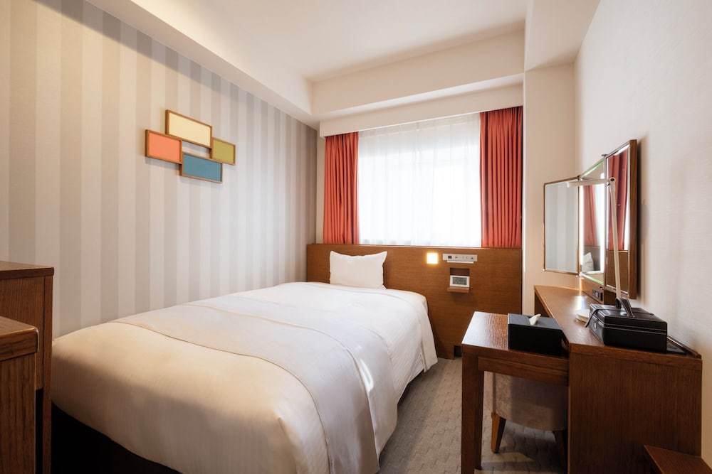 Room:1000px