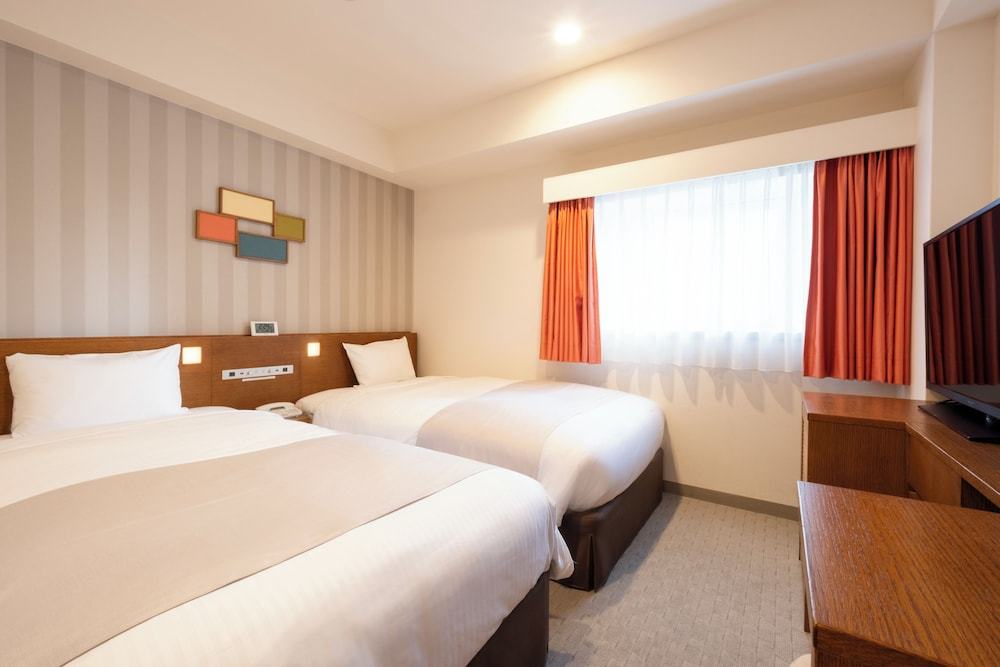 Room:1000px