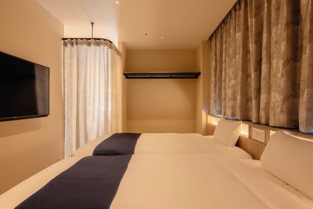 Room:1000px