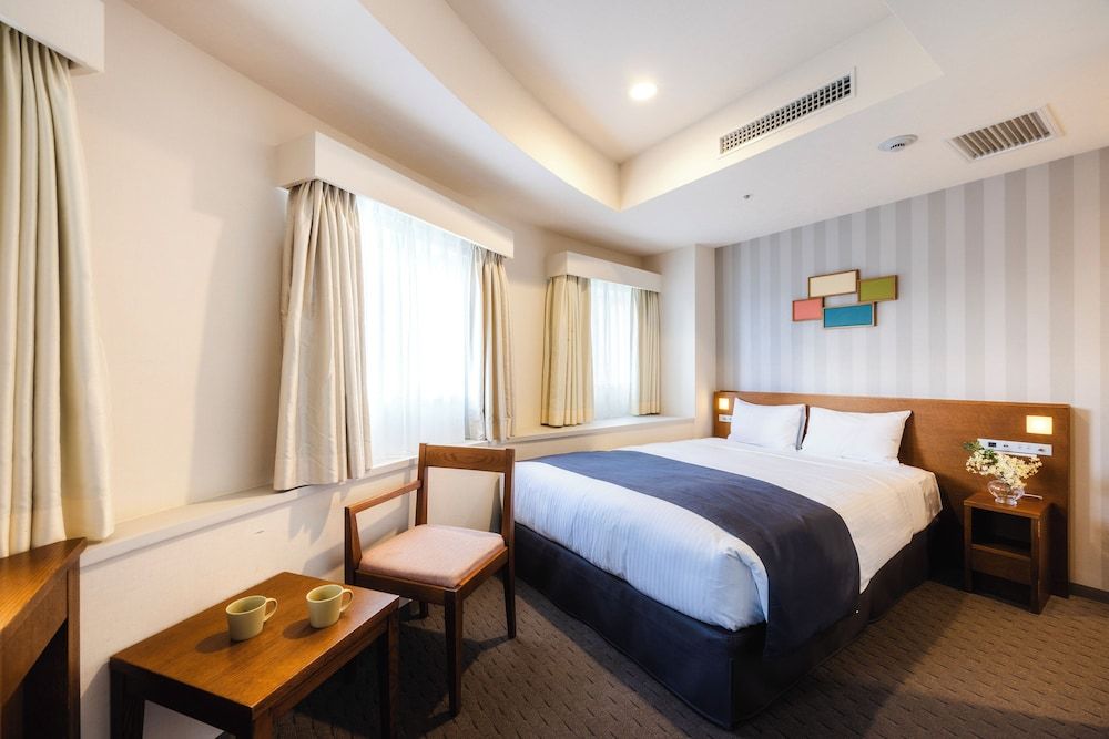 Room:1000px