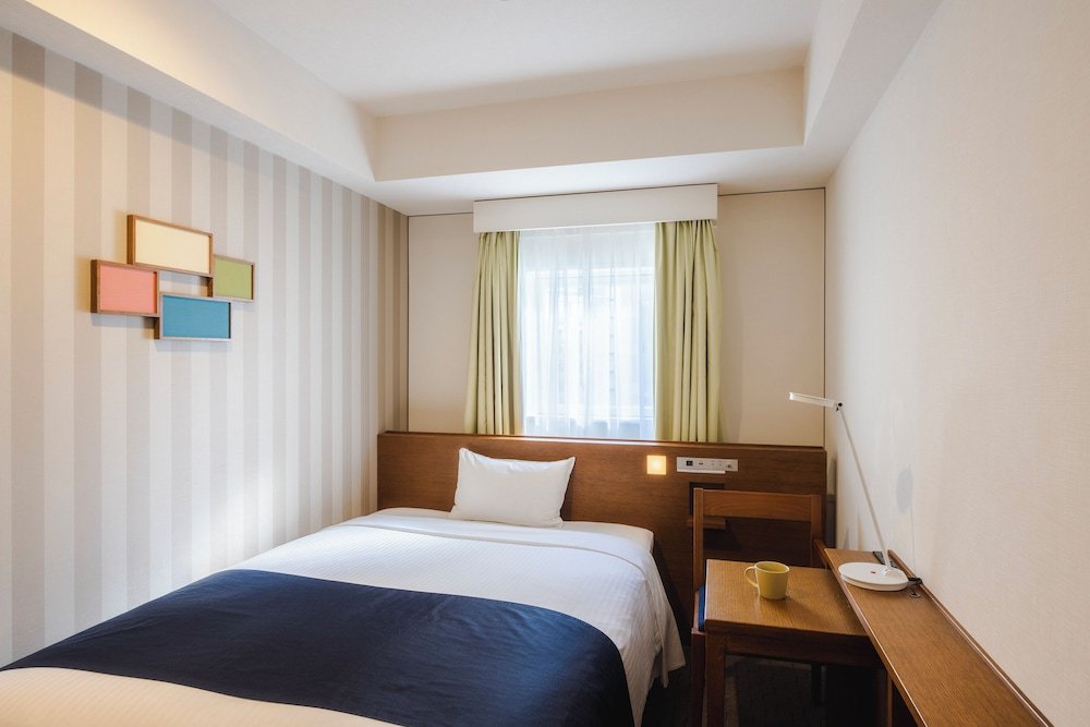 Room:1000px