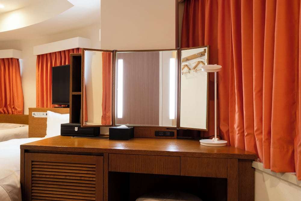 Room:1000px