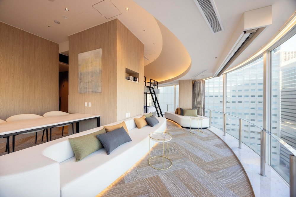 Room:1000px