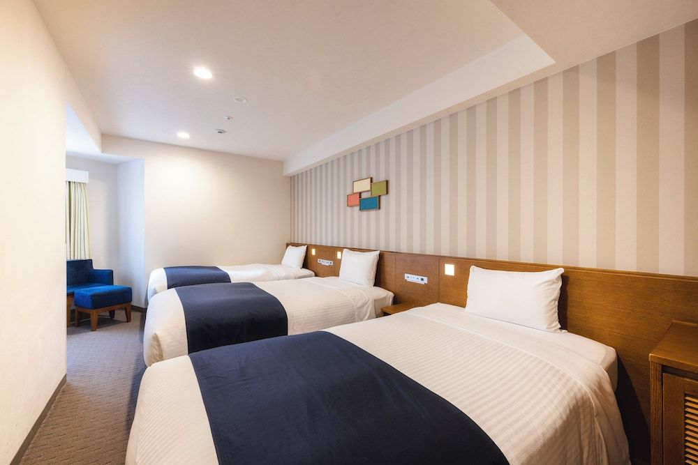 Room:1000px