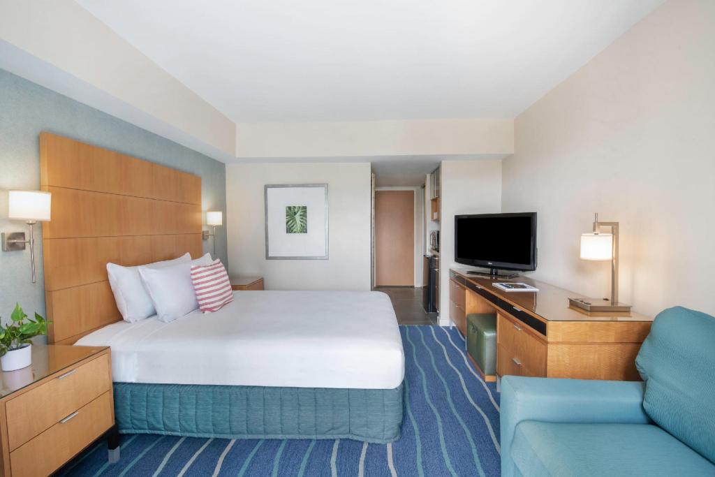 Ala Moana Hotel by Mantra - Tap to explore photos