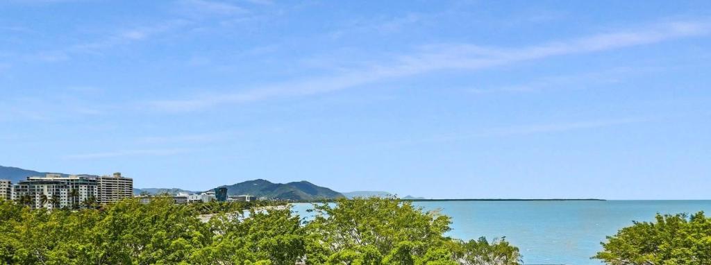 Shangri-La The Marina, Cairns - Tap to explore photos