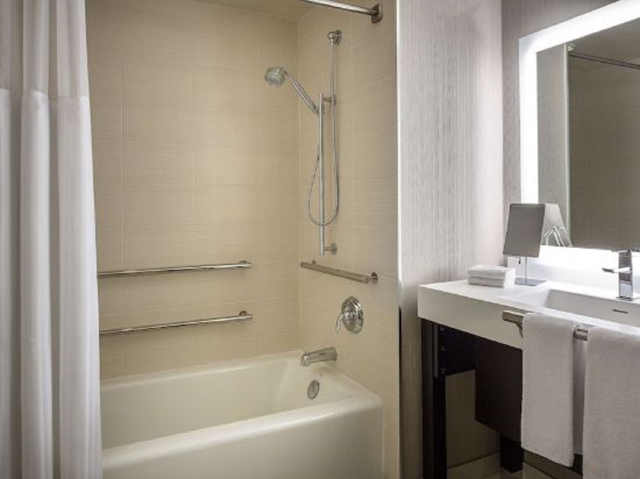 Manchester Grand Hyatt San Diego - Tap to explore photos