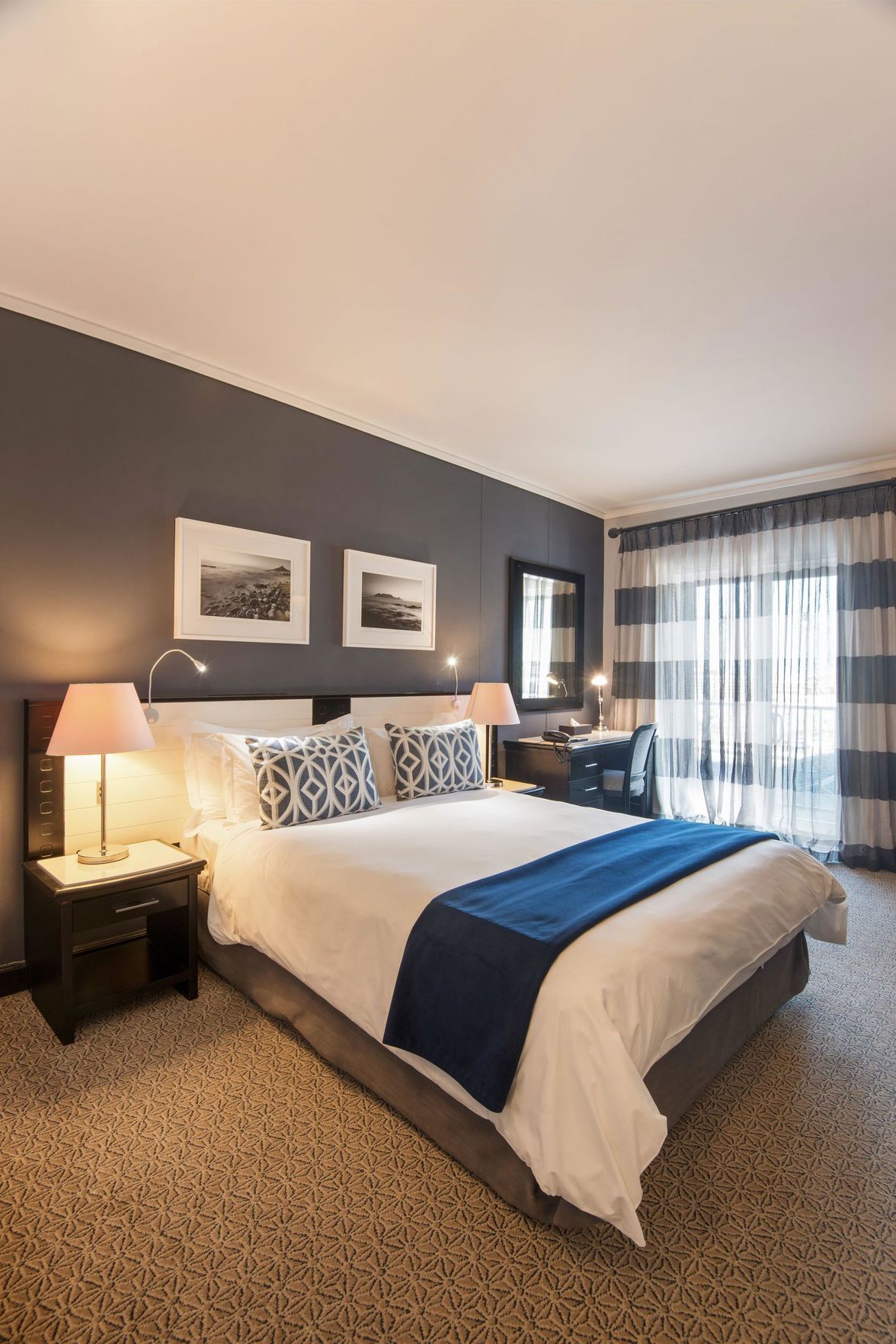The Commodore Hotel Room Type - Queen Room-Accessible