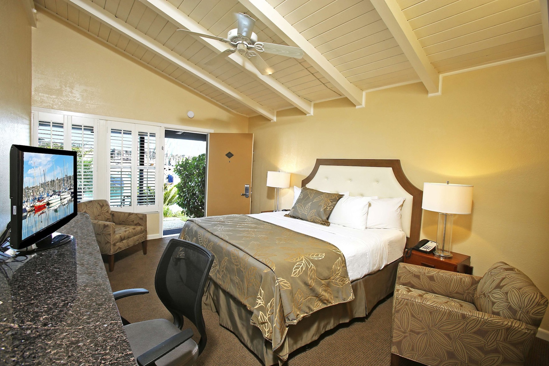 Best Western Plus Island Palms Hotel & Marina - Tap to explore photos