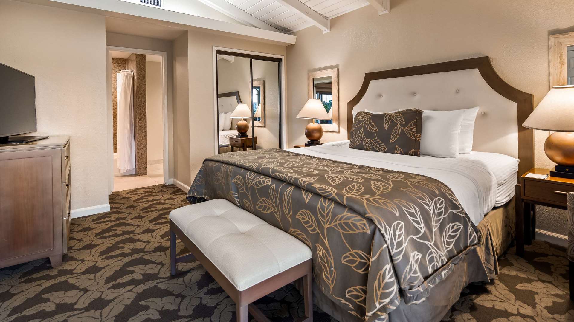 Best Western Plus Island Palms Hotel & Marina Room Type - 1 King Bed, Non-Smoking, Interior Entrance, Microwave And Refrigerator, Wi-Fi