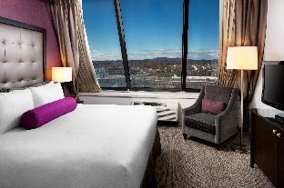 DoubleTree by Hilton Manchester Downtown - Tap to explore photos