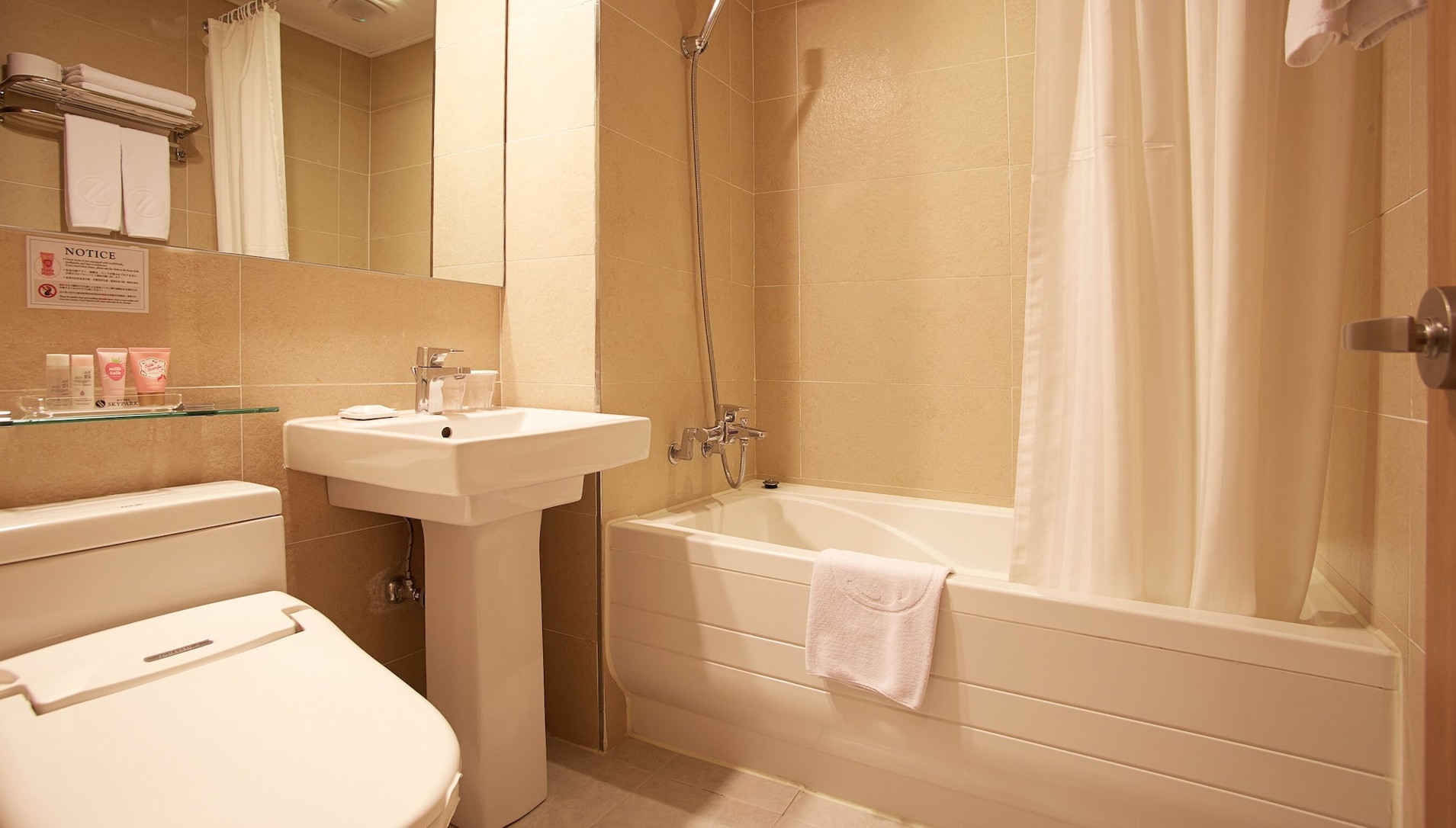 Hotel Skypark Myeongdong Iii Room Type - Quardruple Room