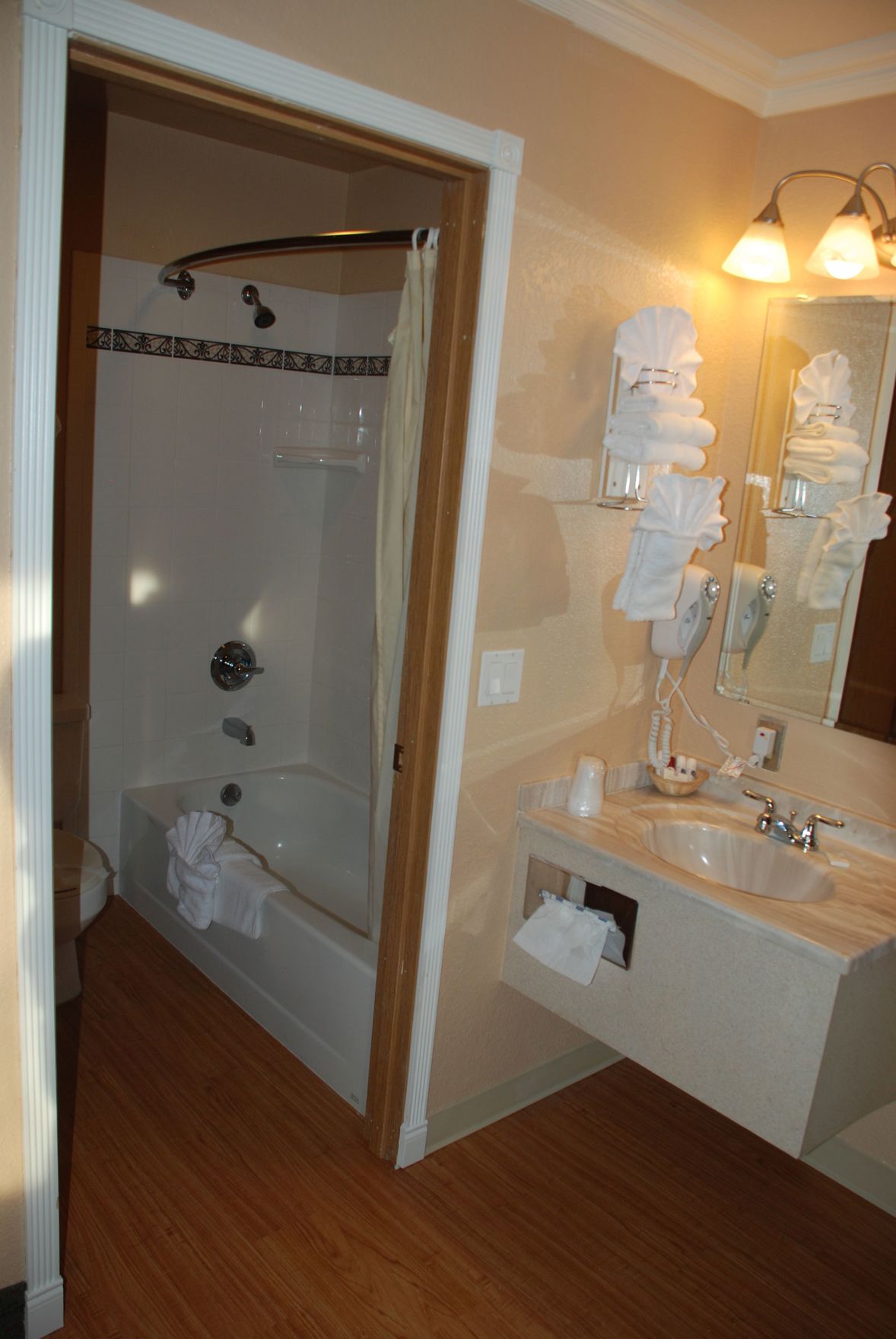 Merrill Field Inn Room Type - Suite, 1 King Bed