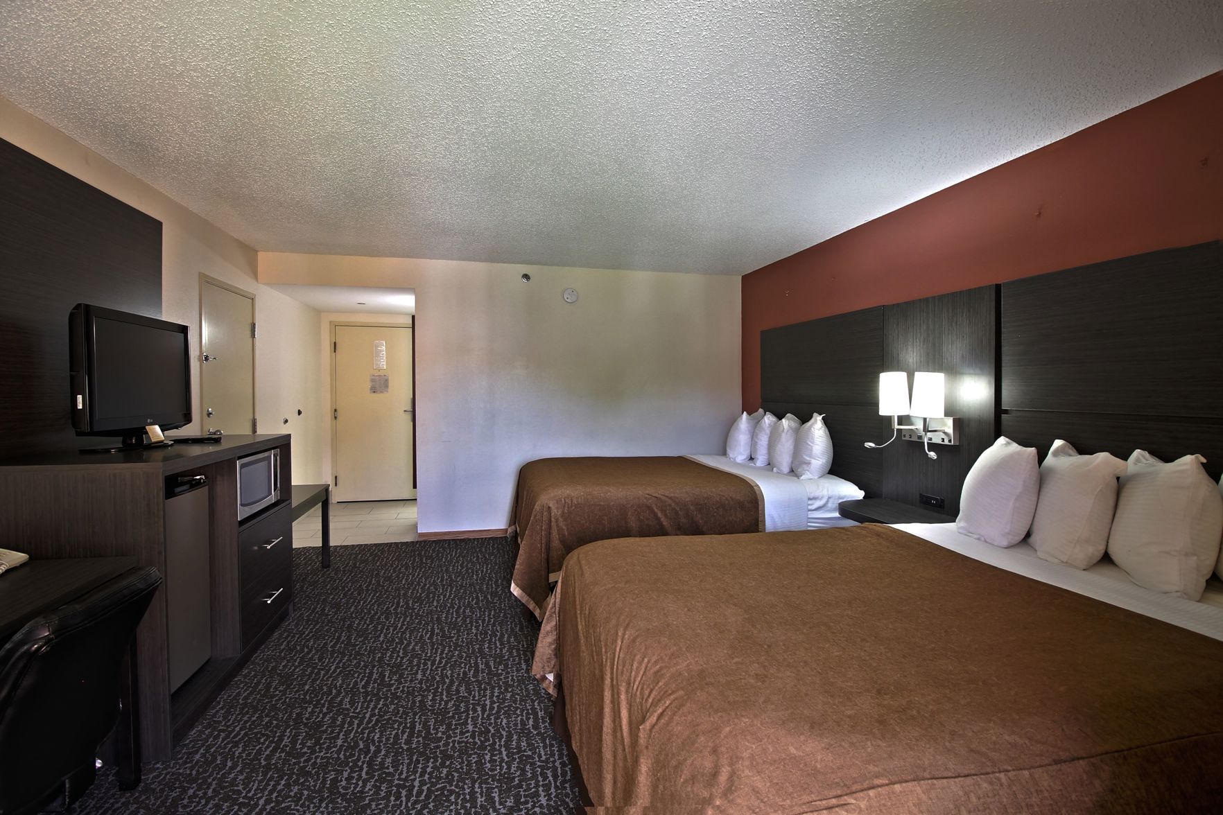 Chicago Club Inn & Suites - Tap to explore photos