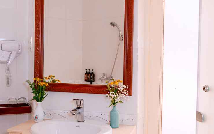 DAHLIALAND SAIGON HOTEL & SWIMMING POOL Room Type - DELUXE TWIN ROOM WITH WINDOW