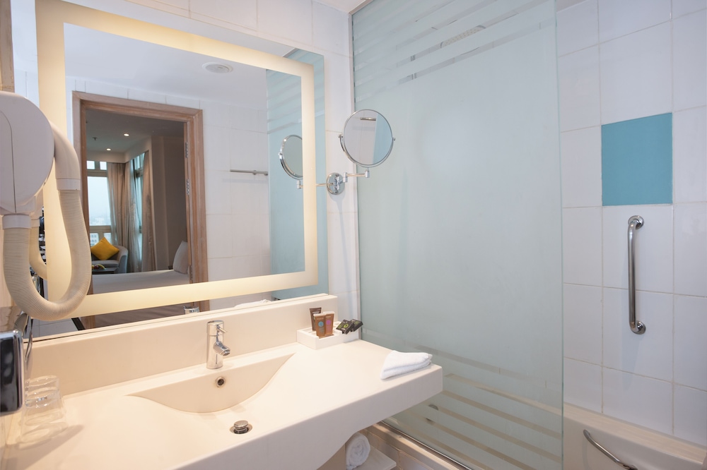Novotel Cairo El Borg Room Type - Superior Suite with 1 double bed and sofa River Side