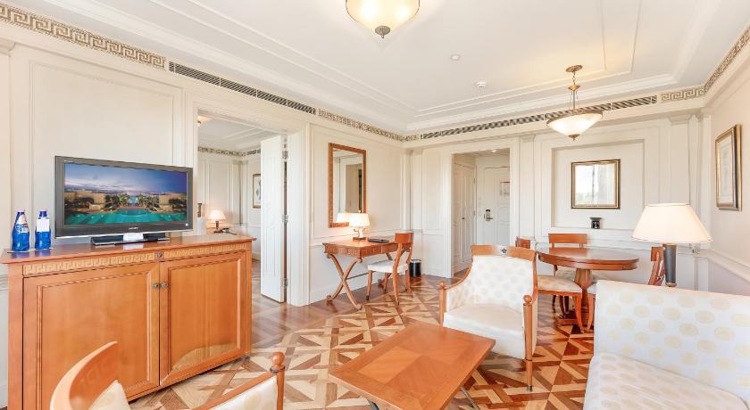 Imperial Hotel Gold Coast Room Type - Superior Suite Imperial Hotel Gold Coast Room Type - Superior Suite