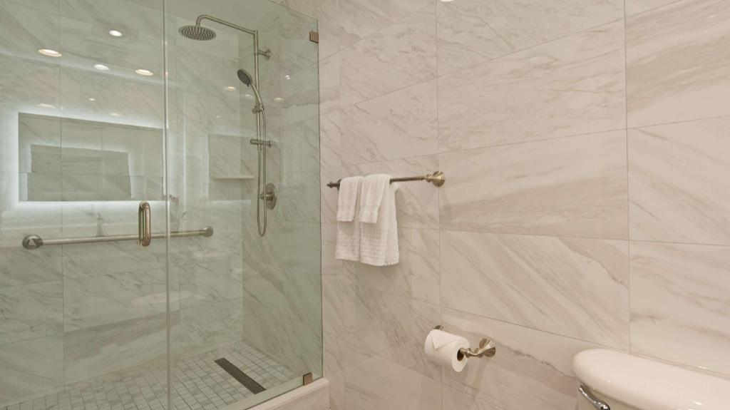 Best Western Plus Sunset Plaza Hotel Room Type - Suite-2 Queen Beds