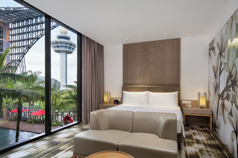 Crowne Plaza Changi Airport Room Type - Standard Room, 1 King Bed, Pool View Crowne Plaza Changi Airport Room Type - Standard Room, 1 King Bed, Pool View