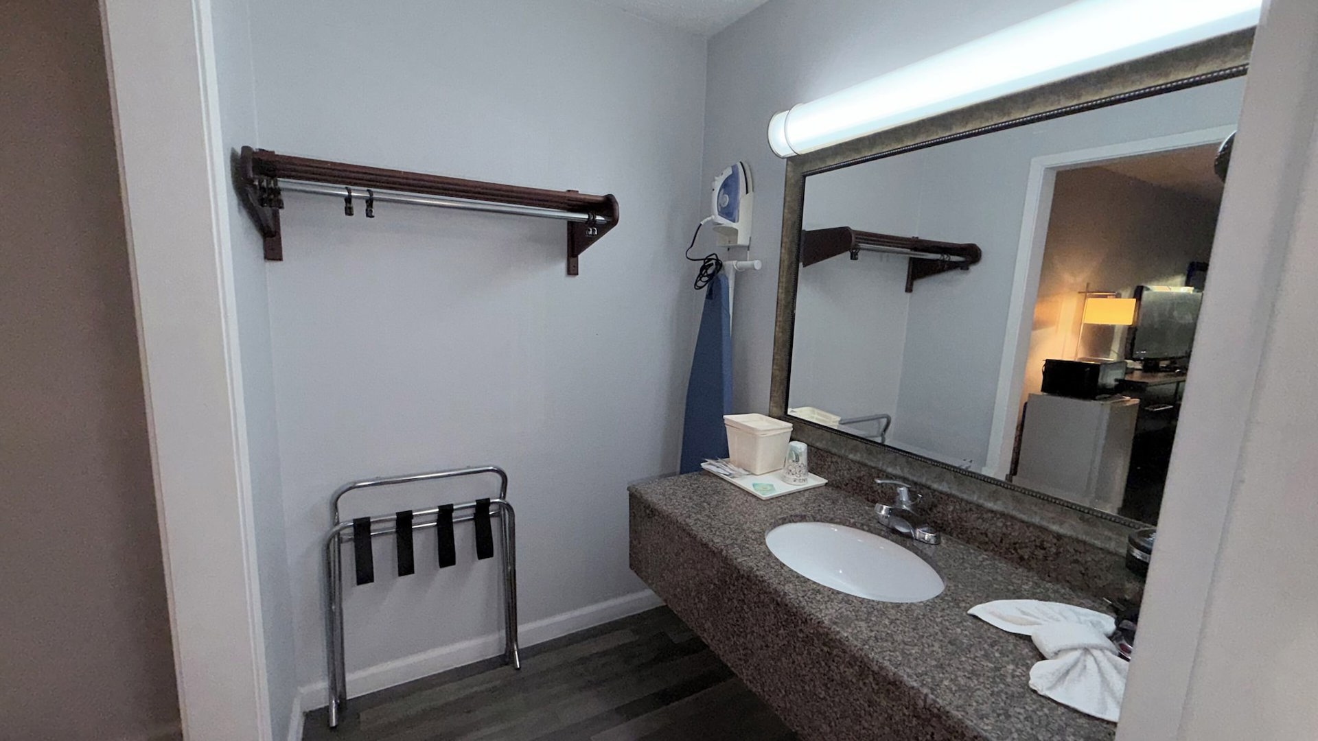 Wilkes-Barre Inn & Suites Room Type - King Suite With Sofa Bed-Non-Smoking
