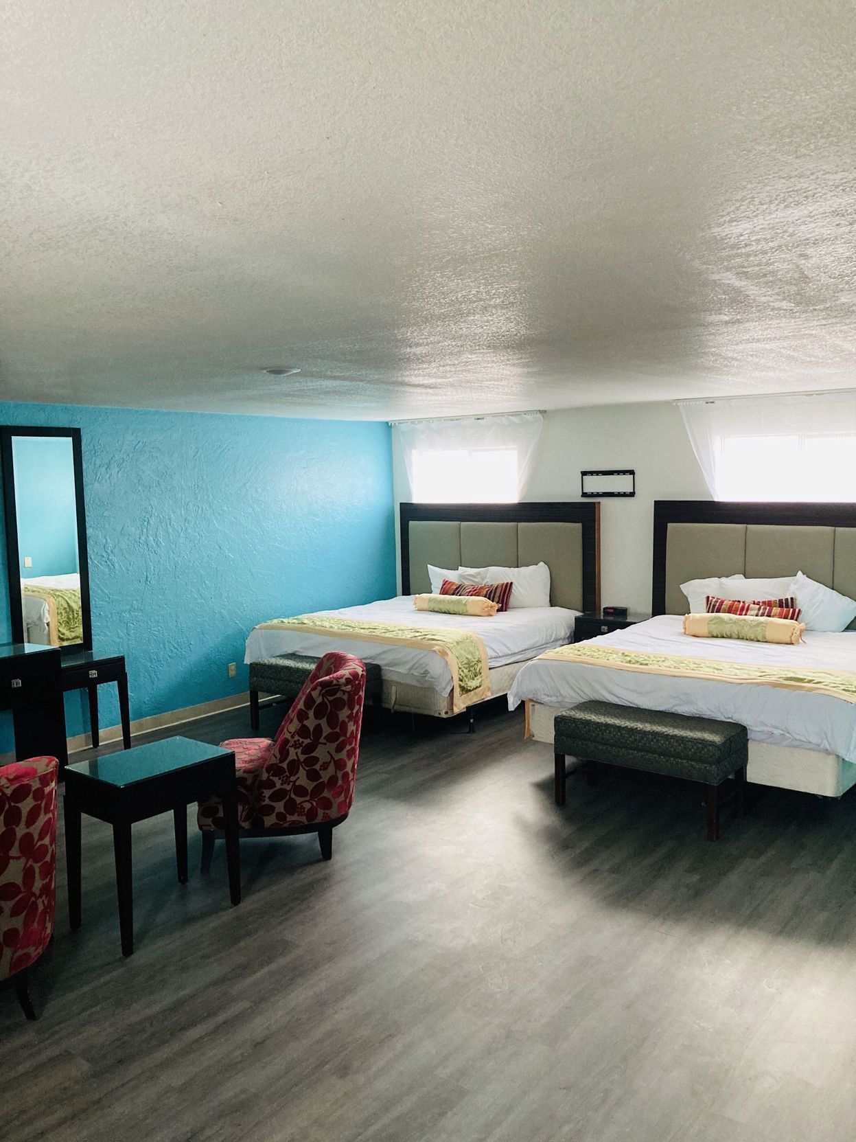 Nampa Inn & Suites - Tap to explore photos