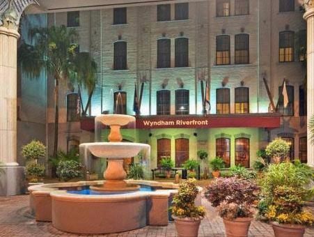 The Riverfront Hotel New Orleans - Tap to explore photos