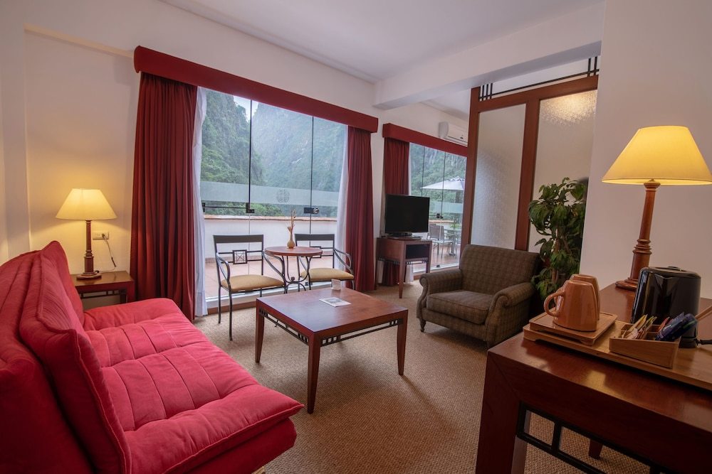 Room:1000px