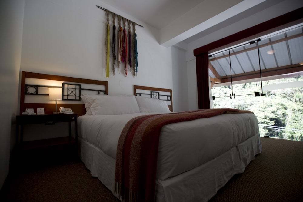 Room:1000px