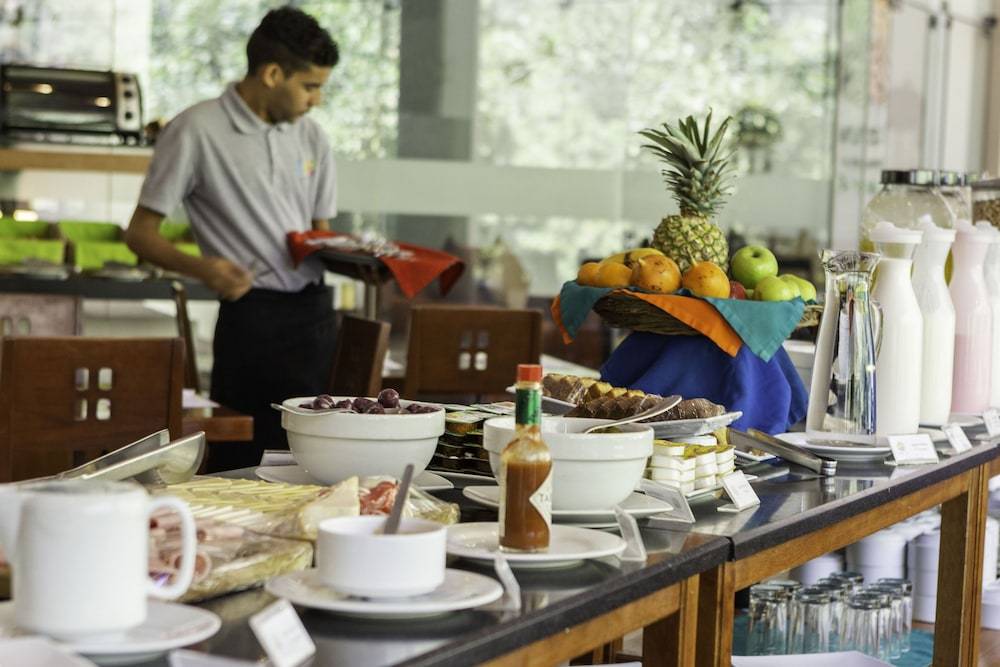 Breakfast buffet:1000px