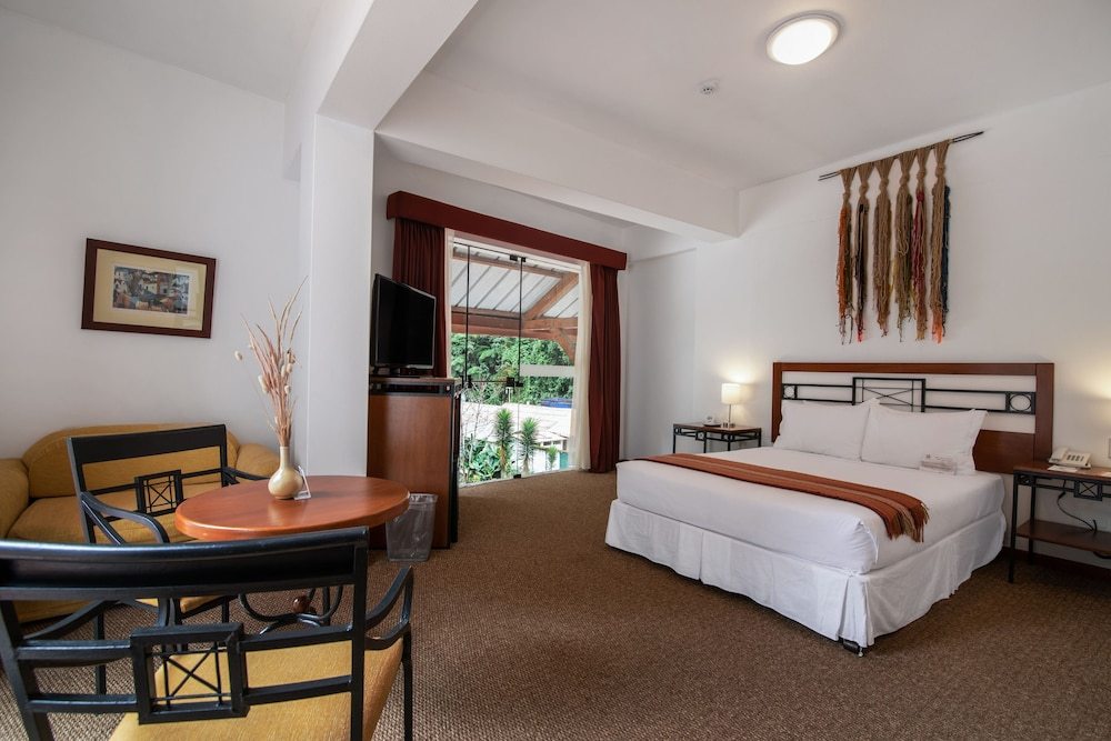 Room:1000px