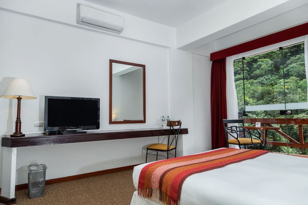 Room:1000px