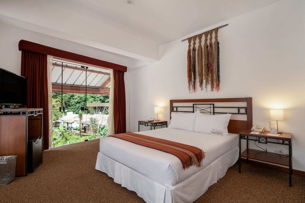 Room:1000px