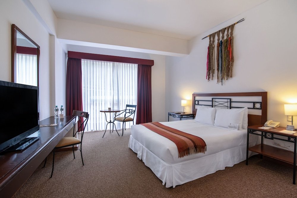 Room:1000px