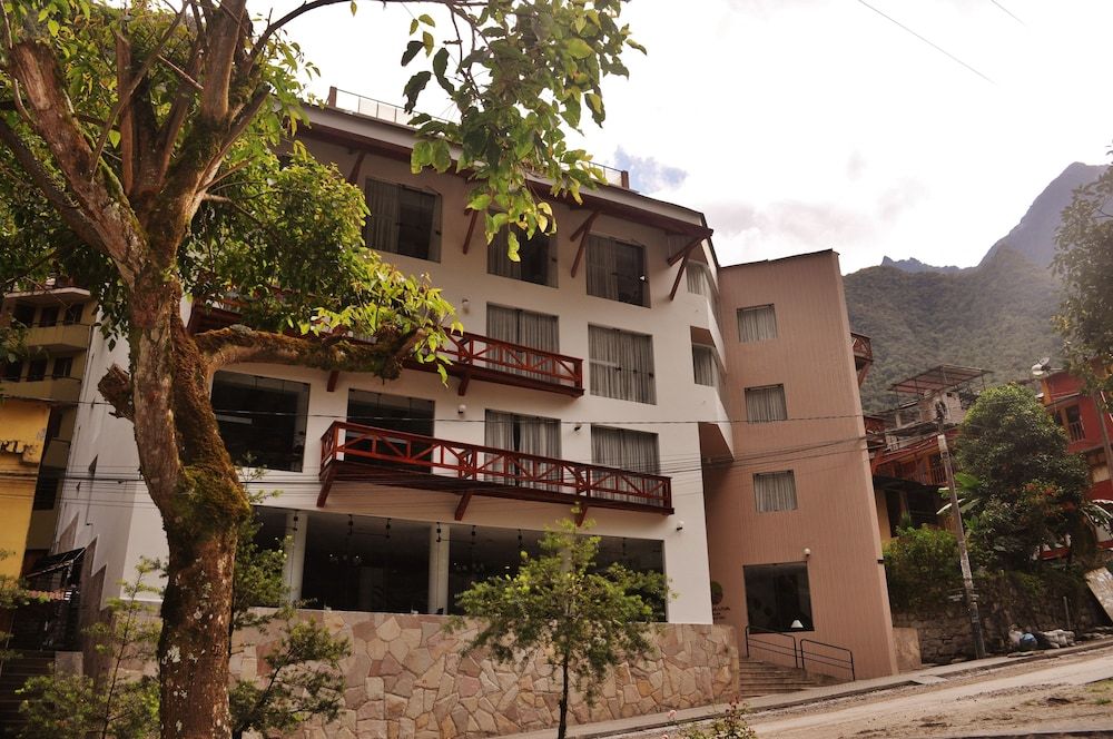 Front of property:1000px