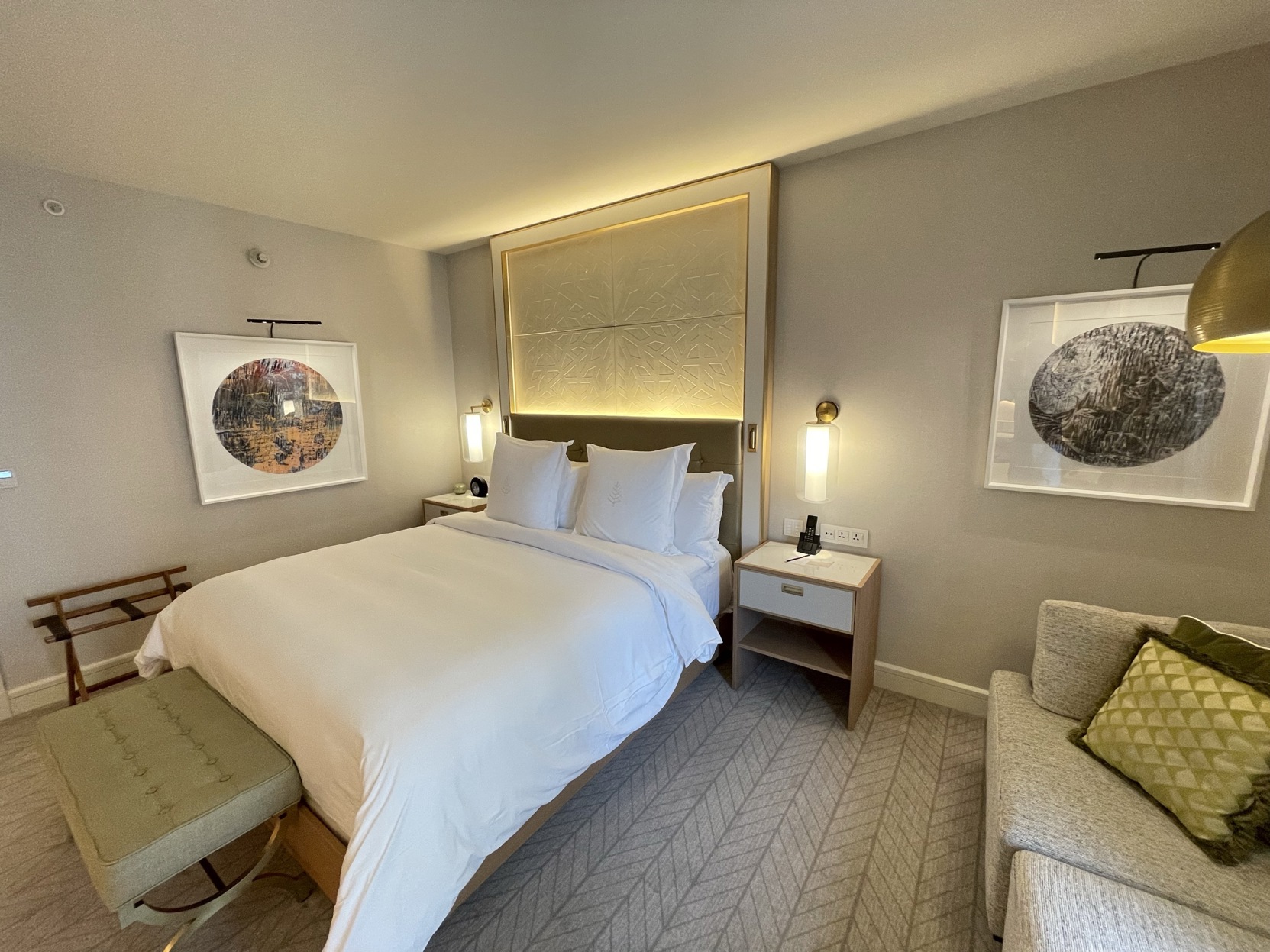 Four Seasons Hotel Amman Room Type - Deluxe King Room