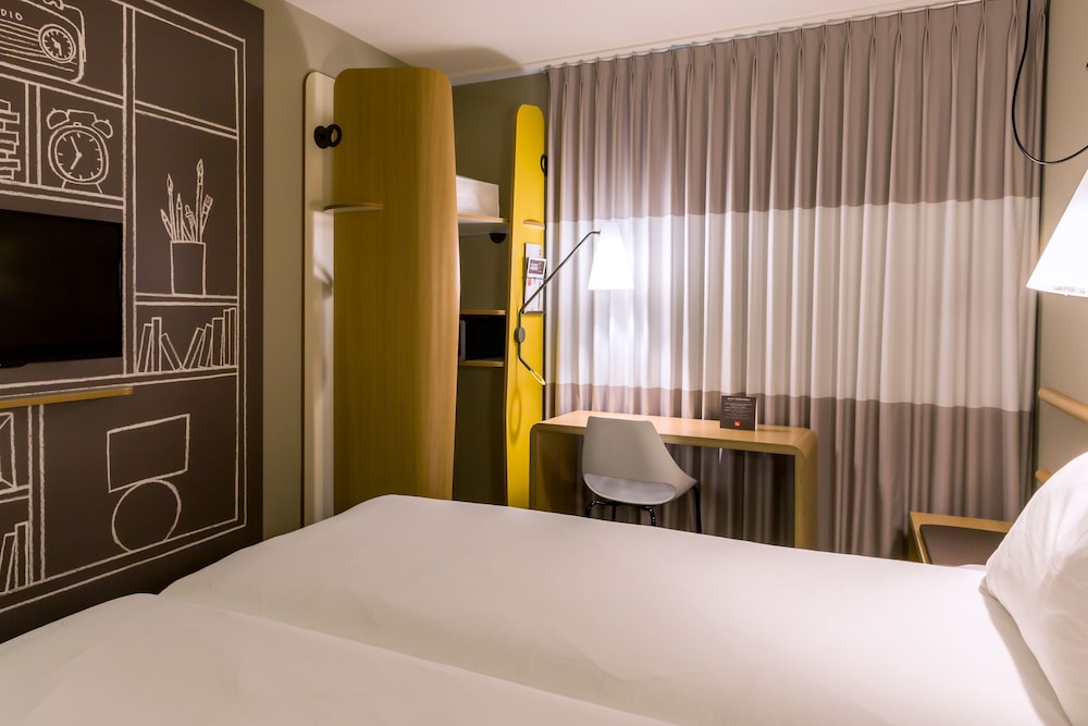 Ibis Amsterdam City West Hotel - Tap to explore photos
