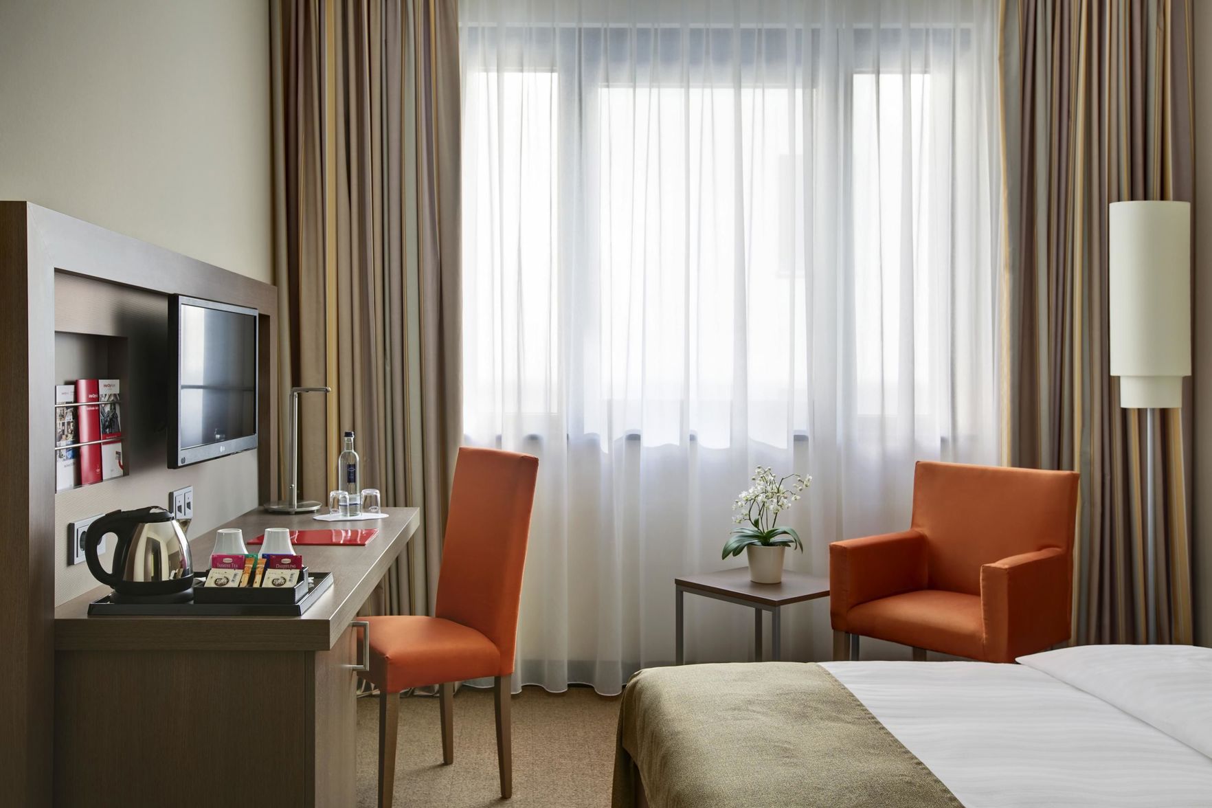 IntercityHotel Hannover - Tap to explore photos