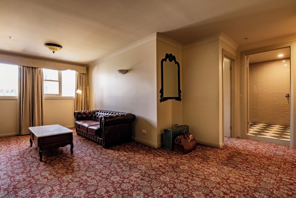 Hadley's Orient Hotel - Tap to explore photos
