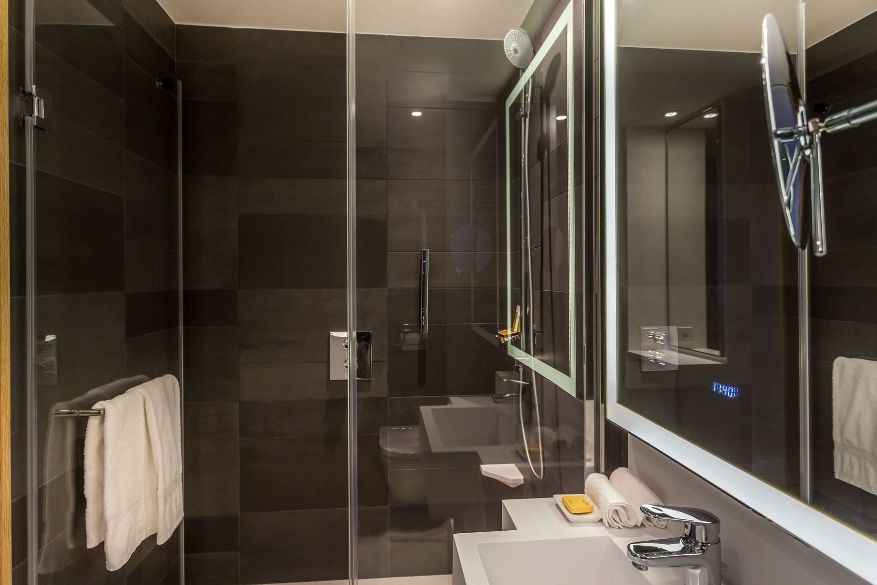 Hyatt Regency Paris Etoile Room Type - Regency, Suite, 1 King Bed